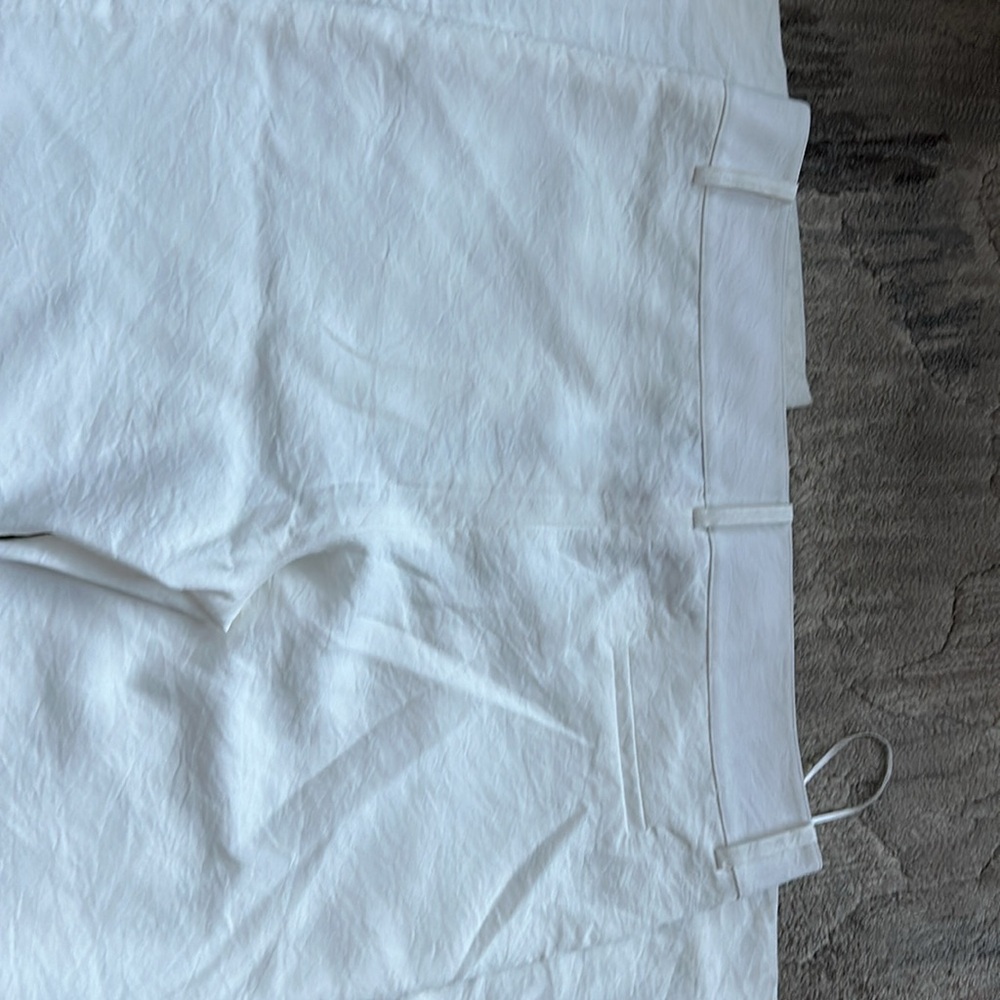 Simon Chang white straight leg pants, size 6. - Picture 4 of 4